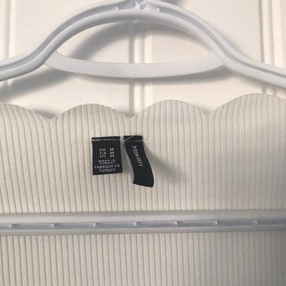 Vero Moda Top With Scallop Trim - Picture 2 of 3